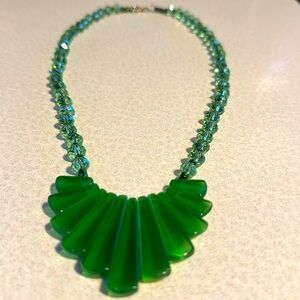 Pretty kelly green crystal beads and long satin finish beads unmarked (763)